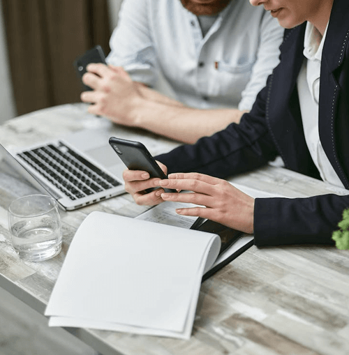 BTC +365 Nivora illustrazione del team di supporto